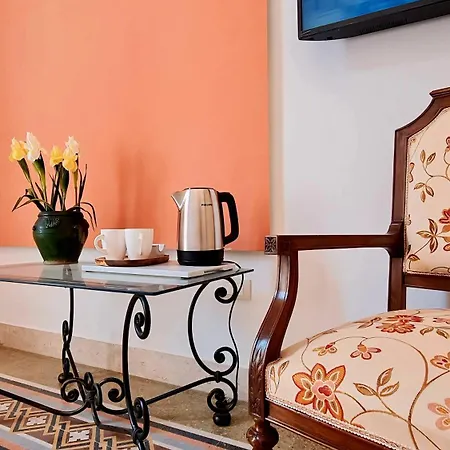 Maisonnouveau לינה וארוחת בוקר 4*