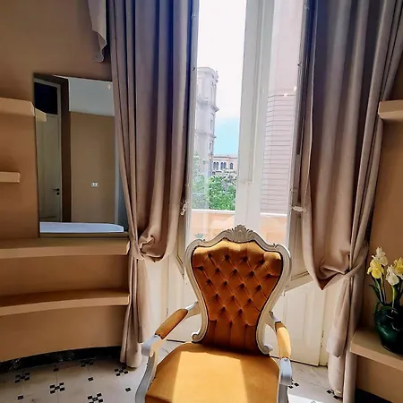 לינה וארוחת בוקר Maisonnouveau 4*