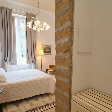 לינה וארוחת בוקר Maisonnouveau פלרמו