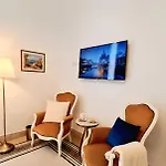 לינה וארוחת בוקר Maisonnouveau 3*